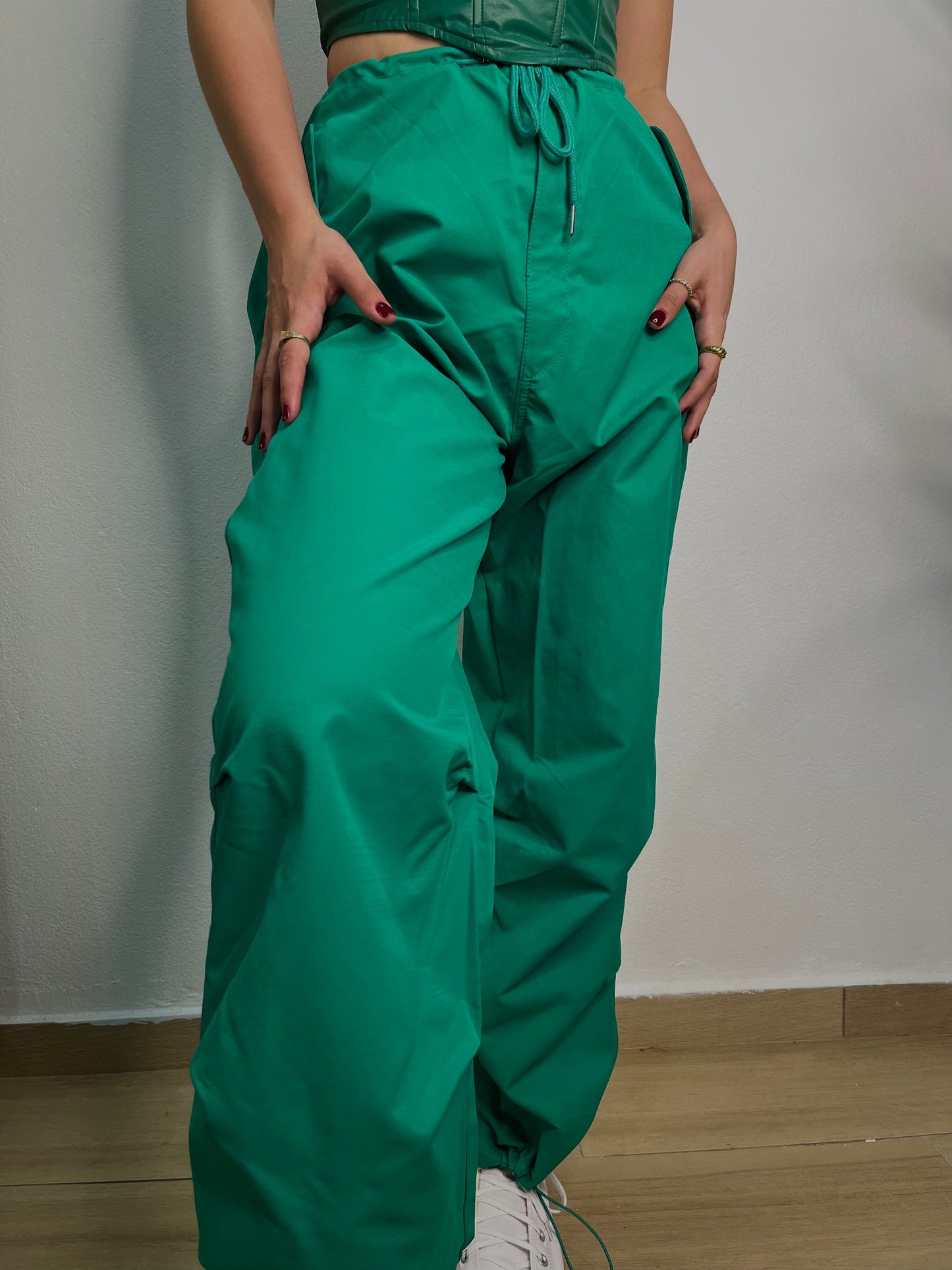 Jade parachute cargos