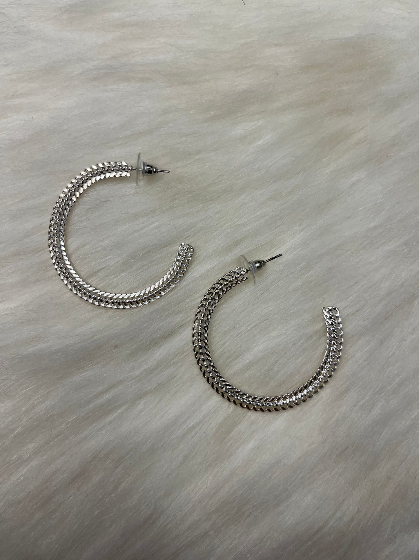 Fish tail hoops